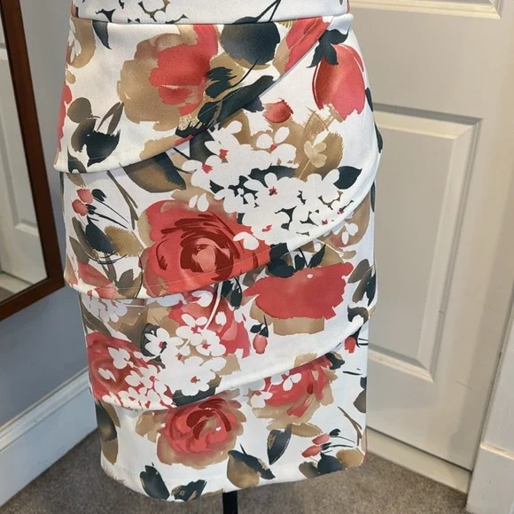 Dress barn, floral, coral, pink, and green on white sheath midi sleeveless dress - Picture 4 of 7
